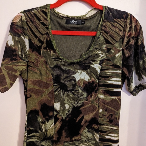 Woman's Dress - Picture 3 of 9